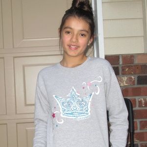 Girls grey sweatshirt with a crown on the front